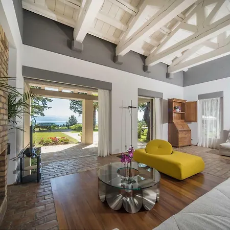 Skyline Villa *